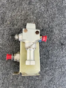 BELL 206 HELICOPTER HYDRAULIC FILTER ASSEMBLY WITH MOUNTING BRACKET